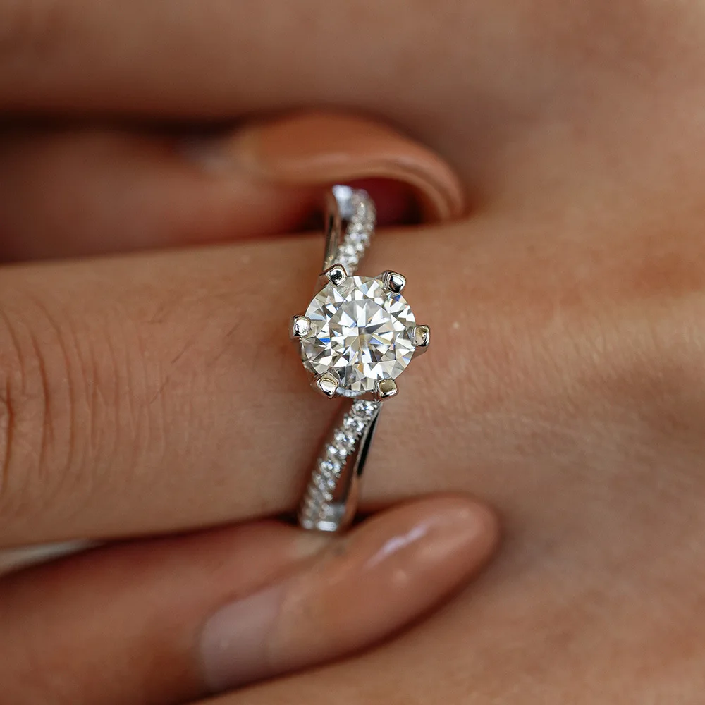 แหวนเพชรโมอิสซาไนท์ Lumira ดีไ - Moissanite Engagement Ring 1 Carat บทวิจารณ์และราคา