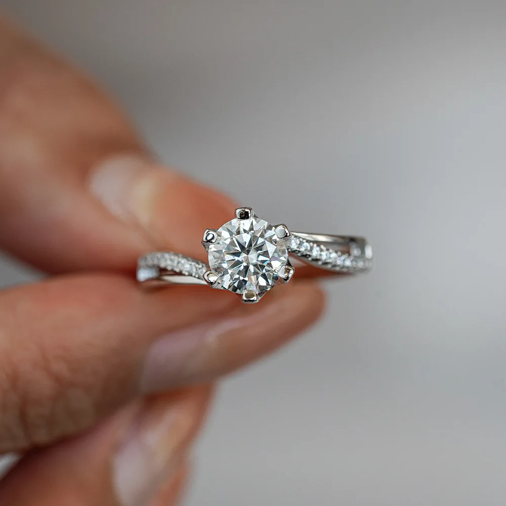 แหวนเพชรโมอิสซาไนท์ Lumira ดีไ - Moissanite Engagement Ring 1 Carat บทวิจารณ์และราคา